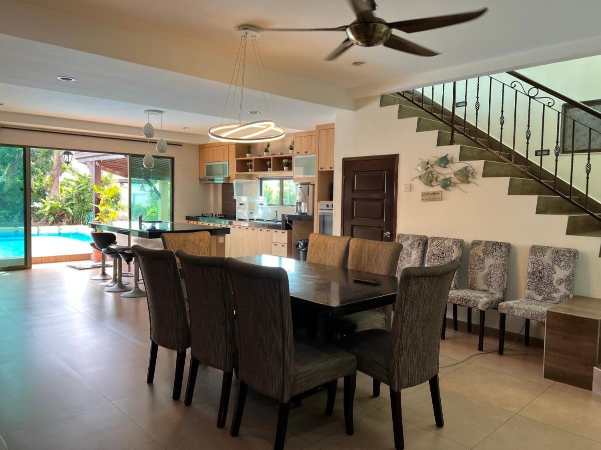 Melaka Beachfront Villa With Pool Exterior photo