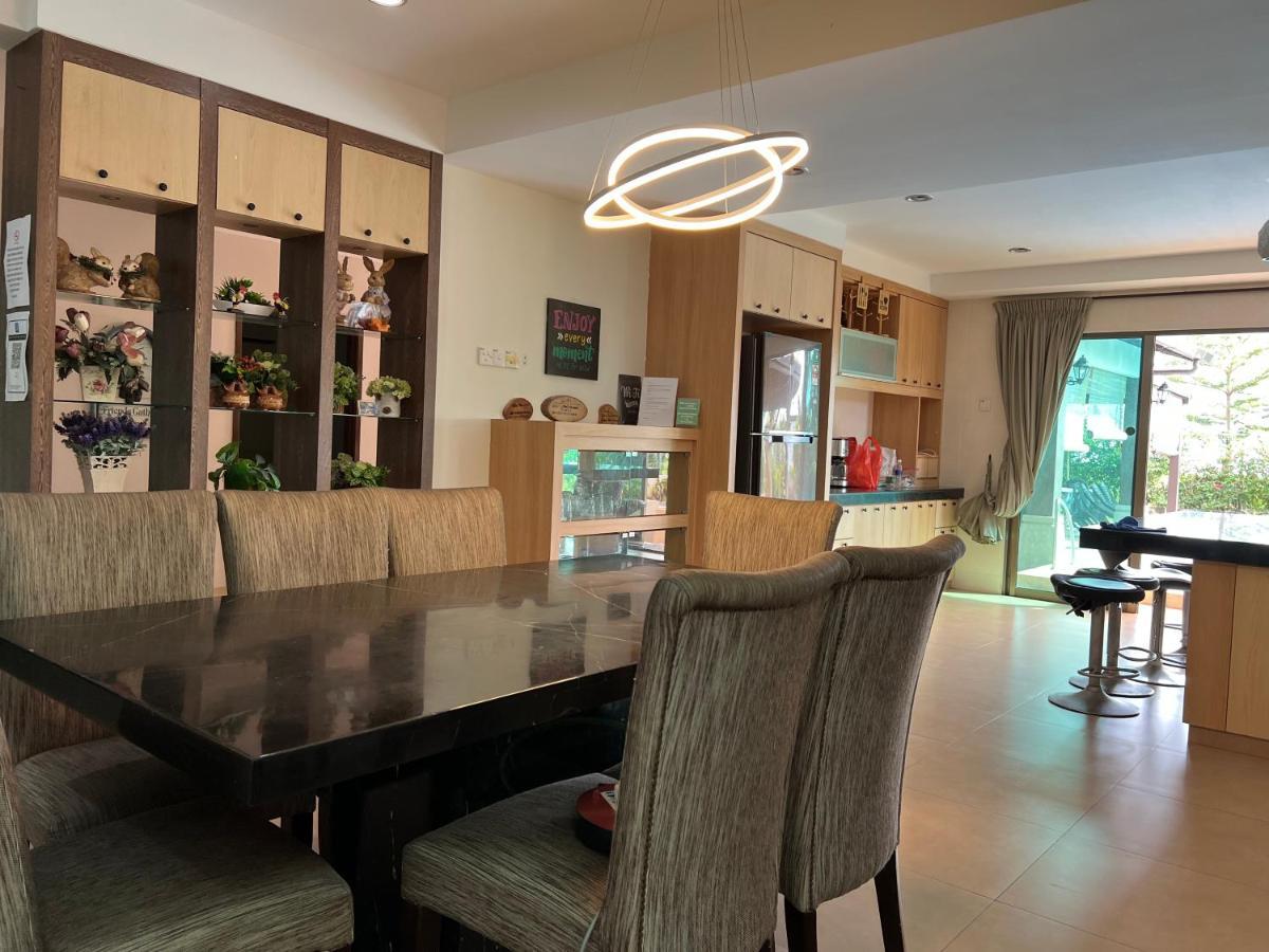 Melaka Beachfront Villa With Pool Exterior photo