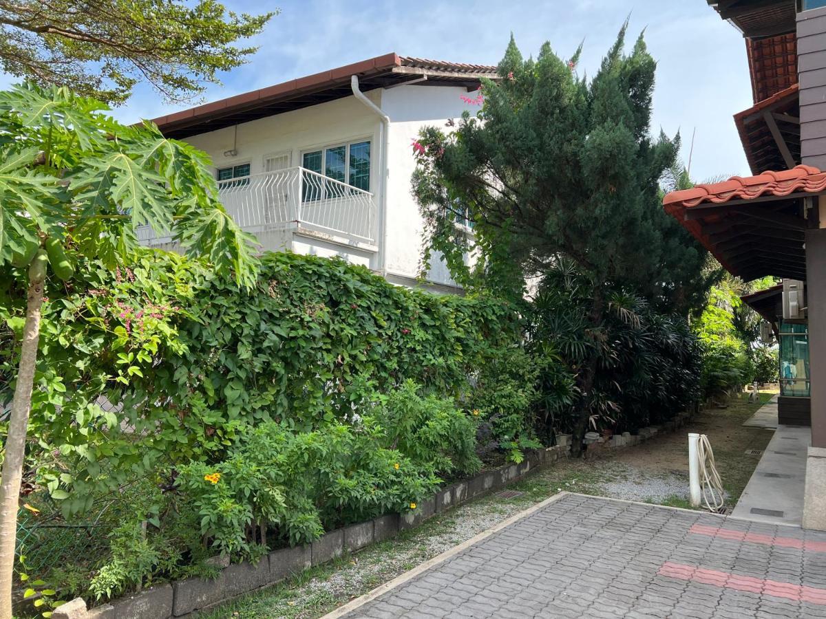 Melaka Beachfront Villa With Pool Exterior photo